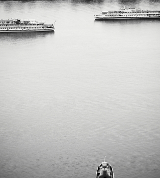 Odd Man Out ... / ***