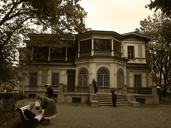 Mansion / ***