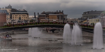 Luzhkov Bridge / ***