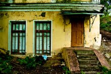 Abandoned building / ***