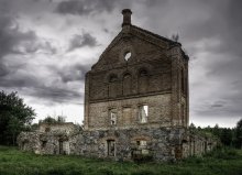 The ruins of the distillery / ***