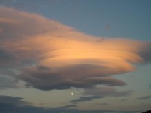 Awesome cloud, and beneath the moon / ***