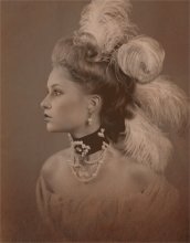Portrait of a Lady with feathers / ***