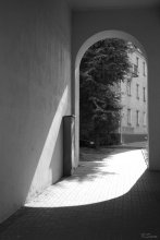 Light / *****