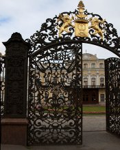 Fountain House / ***