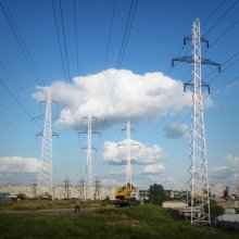 Life under the wires / ***