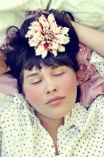 Sleeping in the flowers / .....