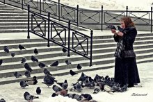 woman and pigeons / ..............