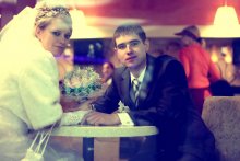 Newlyweds in a cafe / ***