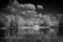 About the lake, a rotunda and a temple / ***