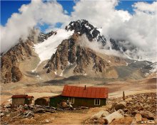 Shelter lone climber / ***