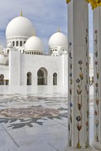 Sheikh Zayed Mosque in Abu Dhabi / ***