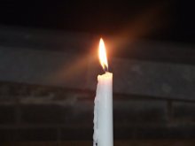 Single candle / ***