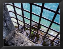 I sit behind bars ... / ***