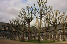 Courtyard at Rouen / ***