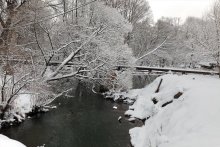 Snowfall on the River / ---------------------