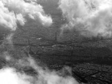 Eiffel Tower through the clouds / ***