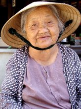 Grandmother of Hoi An / ***