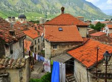 Narrow streets of Kotor / ***