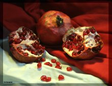 About red ... or a day in the life of pomegranates / ***