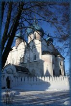 White stone miracle. / ***