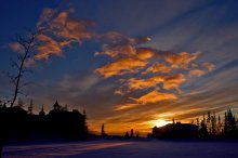 Sunset over lake / ***