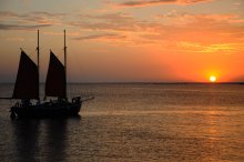 Sail, sea, sunset - Romance / ***