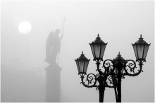 City in the fog / *****