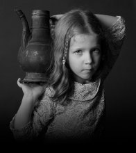 Girl with jug / ***