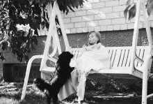 Girl With a Dog / ***