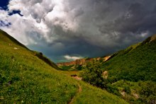 The heart of a thunderstorm / ***