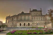 Opera House at sunset / ***