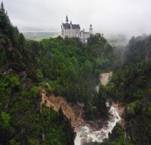 The castle on the cliff / .....