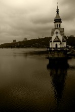 Temple on the water / ***