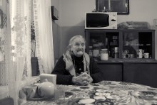 portrait of Grandma in the interior / _____________________