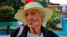 ... Grandmother smokes ... / ***