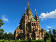 Church near Peterhof / *****