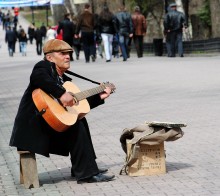 lone musician / ***