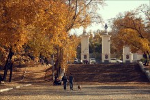 Golden Sunday / ***