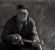 old man at the church / ***