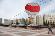 White-red-white balloon on Independence Square / ***