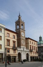 Antique clock, still going ... / ***