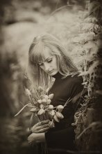 Girl with Tulips / ******