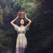 The girl in the garden / http://soul-portrait.com/