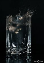 ... Pour water into a glass faceted ... / ***