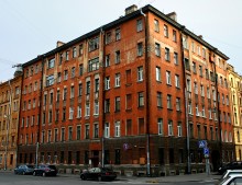 Red House / ........