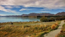 Path to Lake Tekapo / ***