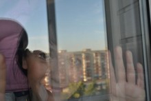 behind glass / .....