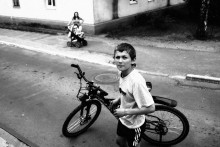 Boy with bicycle / ***