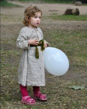 Girl with Ball / ***